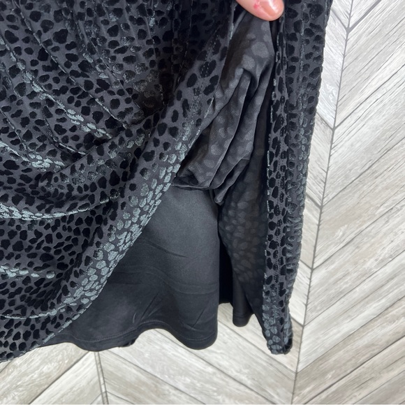 TORRID Black Velvet Burnout Leopard Peplum Top - Picture 7 of 11